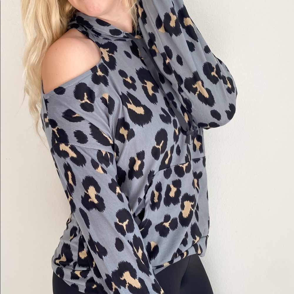 Cold shoulder leopard print long sleeve